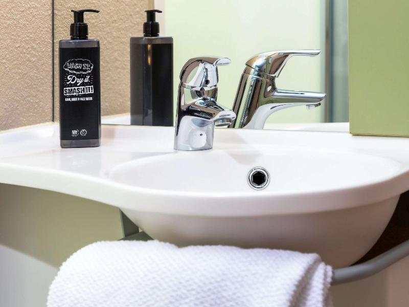 Ibis Budget Versailles トラップ エクステリア 写真